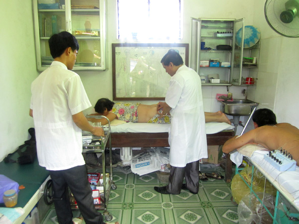 Châm cứu cho bệnh nhân